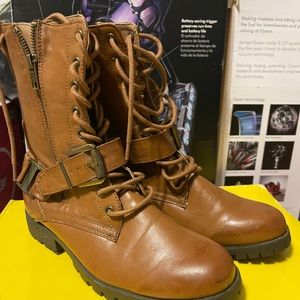 Forever 21 Women boot size 6